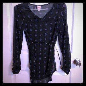 Western print, adjustable sleeves, skinny belt